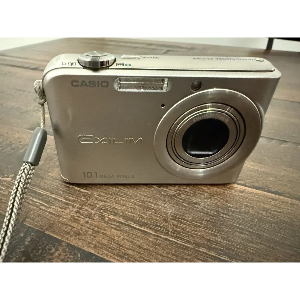 Casio EXILIM EX-Z1000 10.1 MP 3x Optical Digital Camera W/ Batt Card Chrgr READ